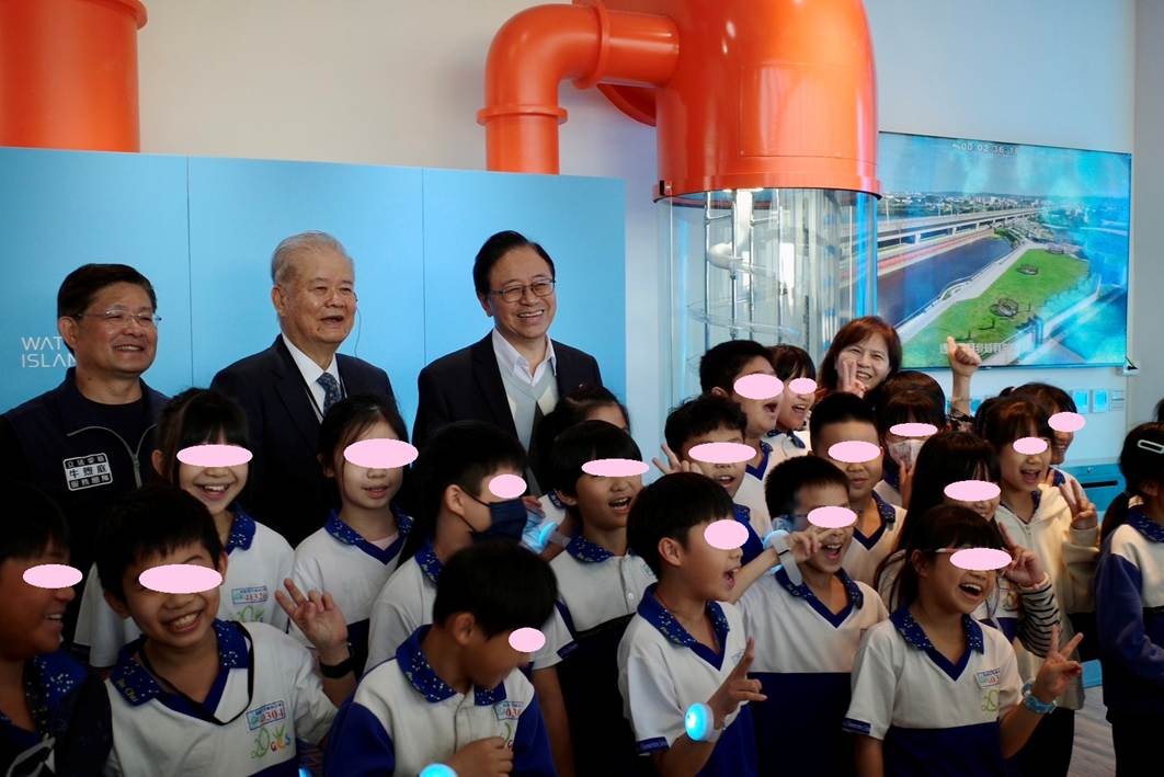 與學生互動.jpg (129 KB)